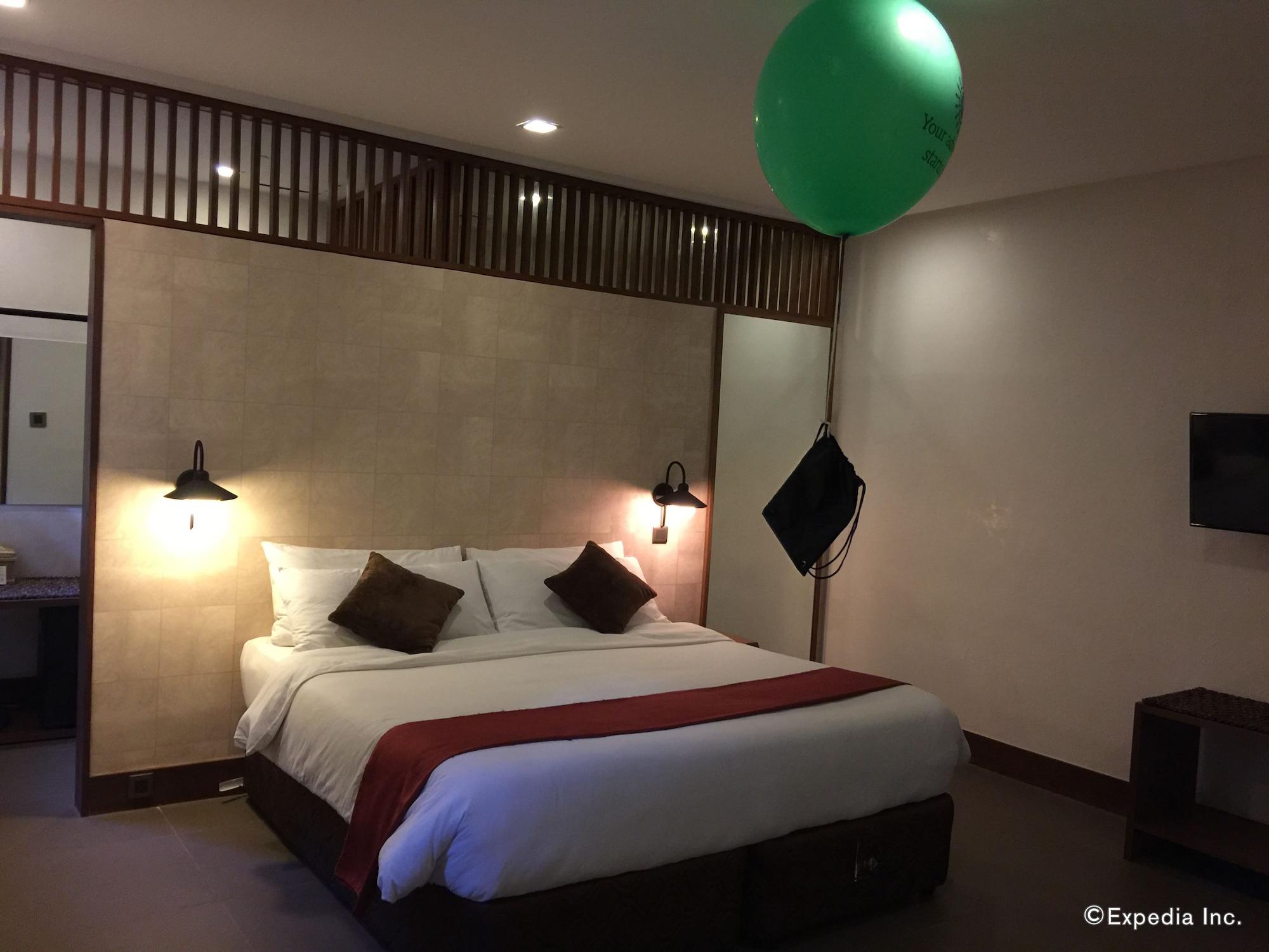 เดอะ ฟันนี ไลอ้อน Hotel โกรอน ภายนอก รูปภาพ