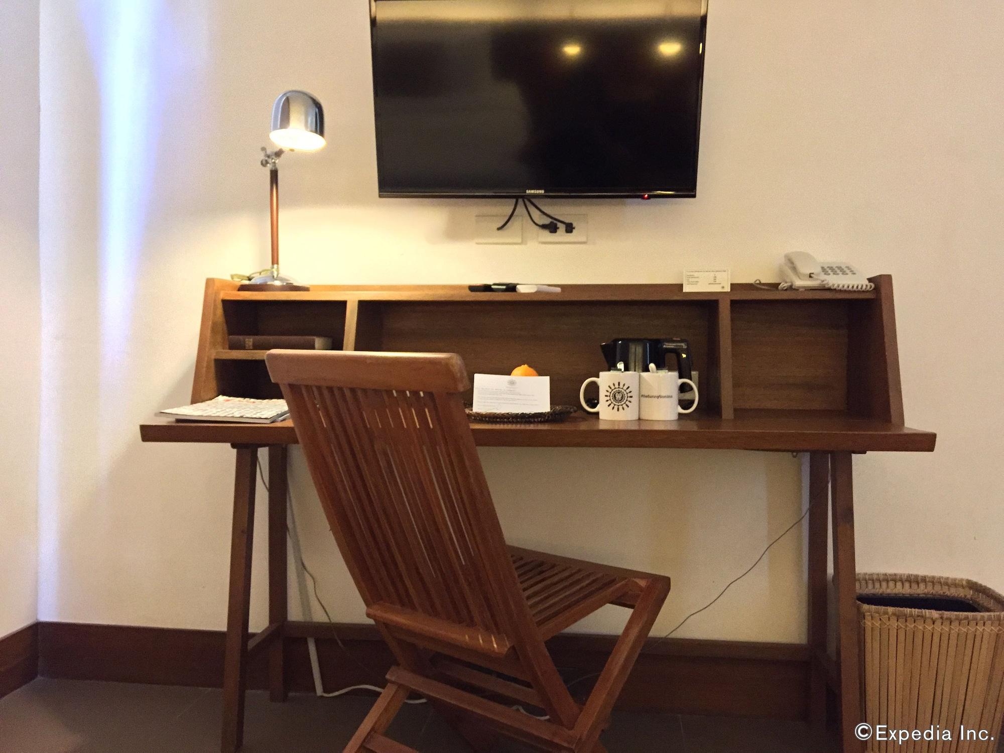 เดอะ ฟันนี ไลอ้อน Hotel โกรอน ภายนอก รูปภาพ