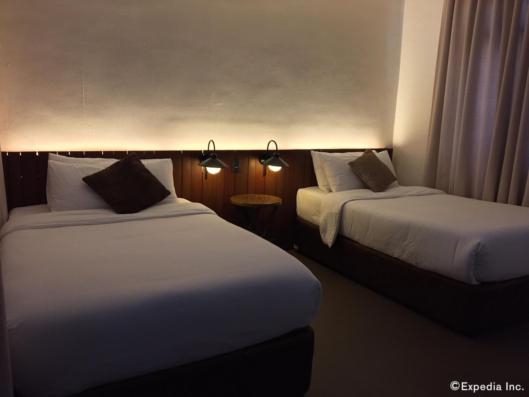 เดอะ ฟันนี ไลอ้อน Hotel โกรอน ภายนอก รูปภาพ