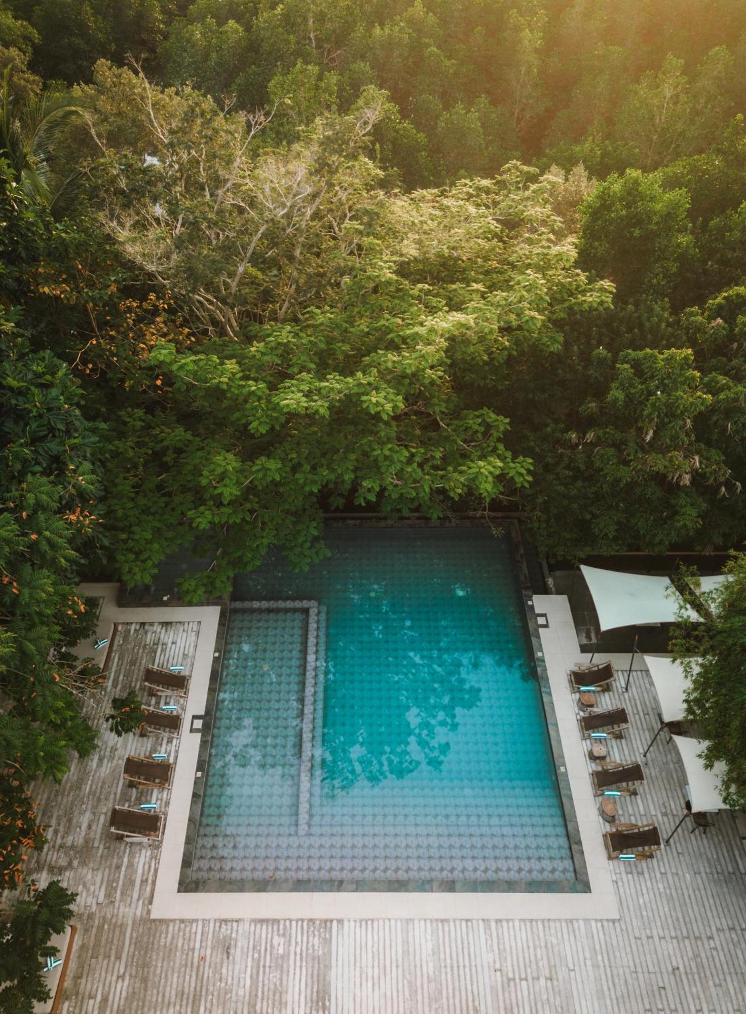 เดอะ ฟันนี ไลอ้อน Hotel โกรอน ภายนอก รูปภาพ
