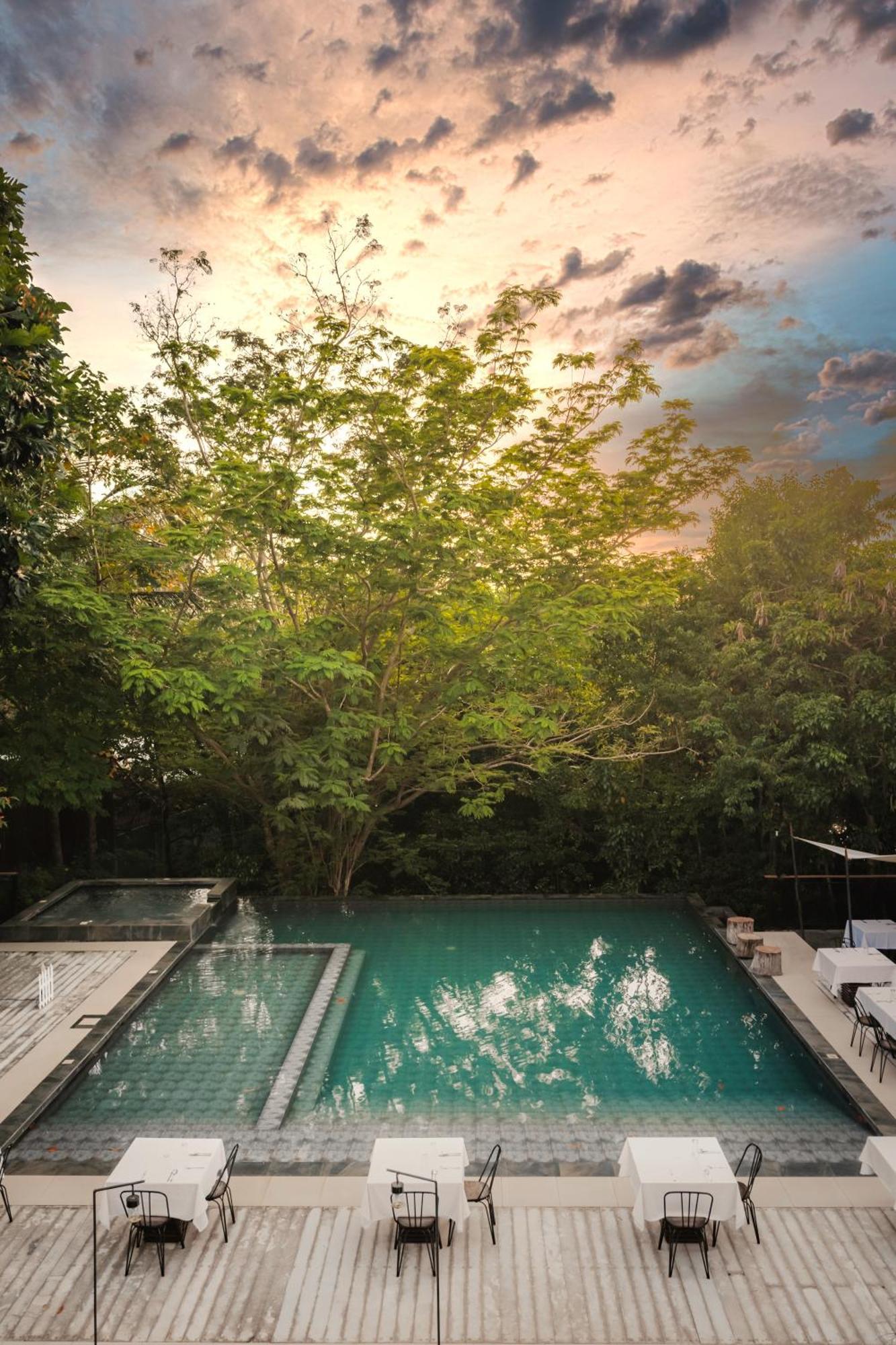 เดอะ ฟันนี ไลอ้อน Hotel โกรอน ภายนอก รูปภาพ