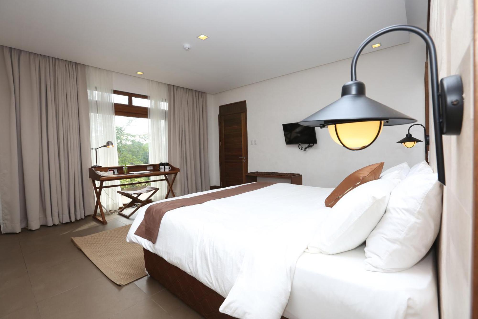 เดอะ ฟันนี ไลอ้อน Hotel โกรอน ภายนอก รูปภาพ
