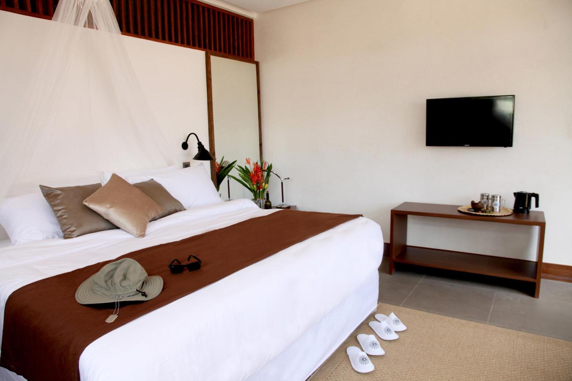 เดอะ ฟันนี ไลอ้อน Hotel โกรอน ภายนอก รูปภาพ
