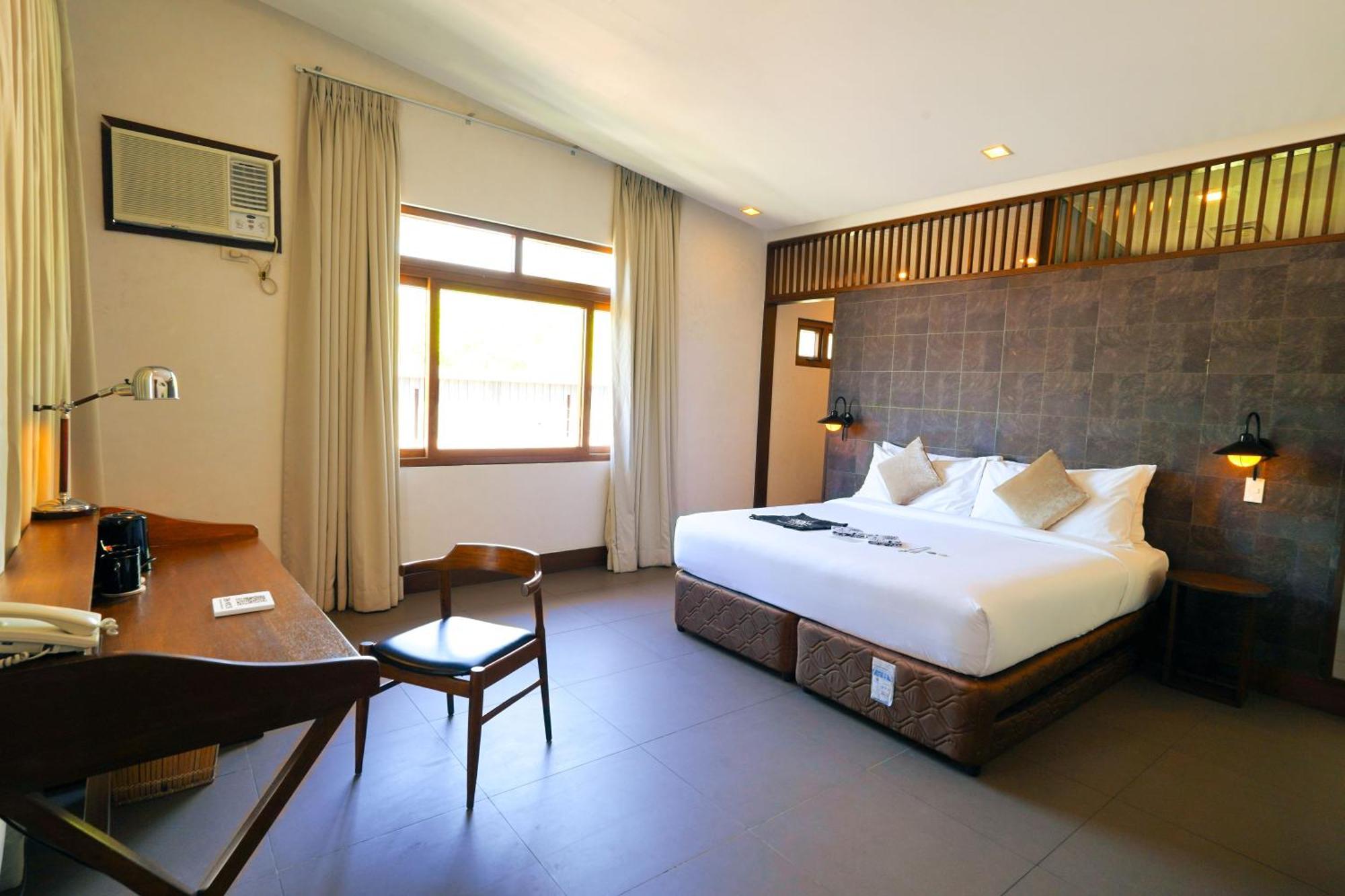 เดอะ ฟันนี ไลอ้อน Hotel โกรอน ภายนอก รูปภาพ