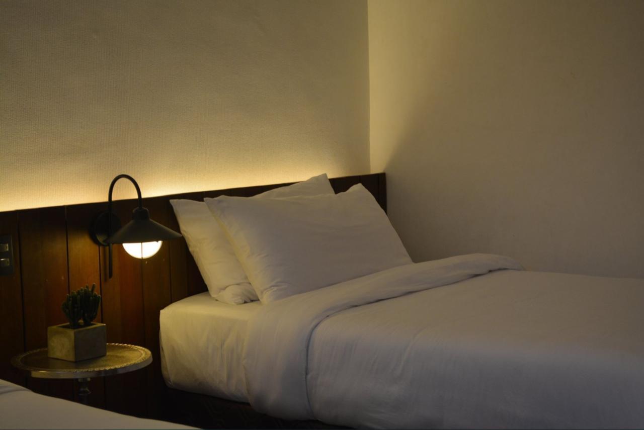 เดอะ ฟันนี ไลอ้อน Hotel โกรอน ภายนอก รูปภาพ