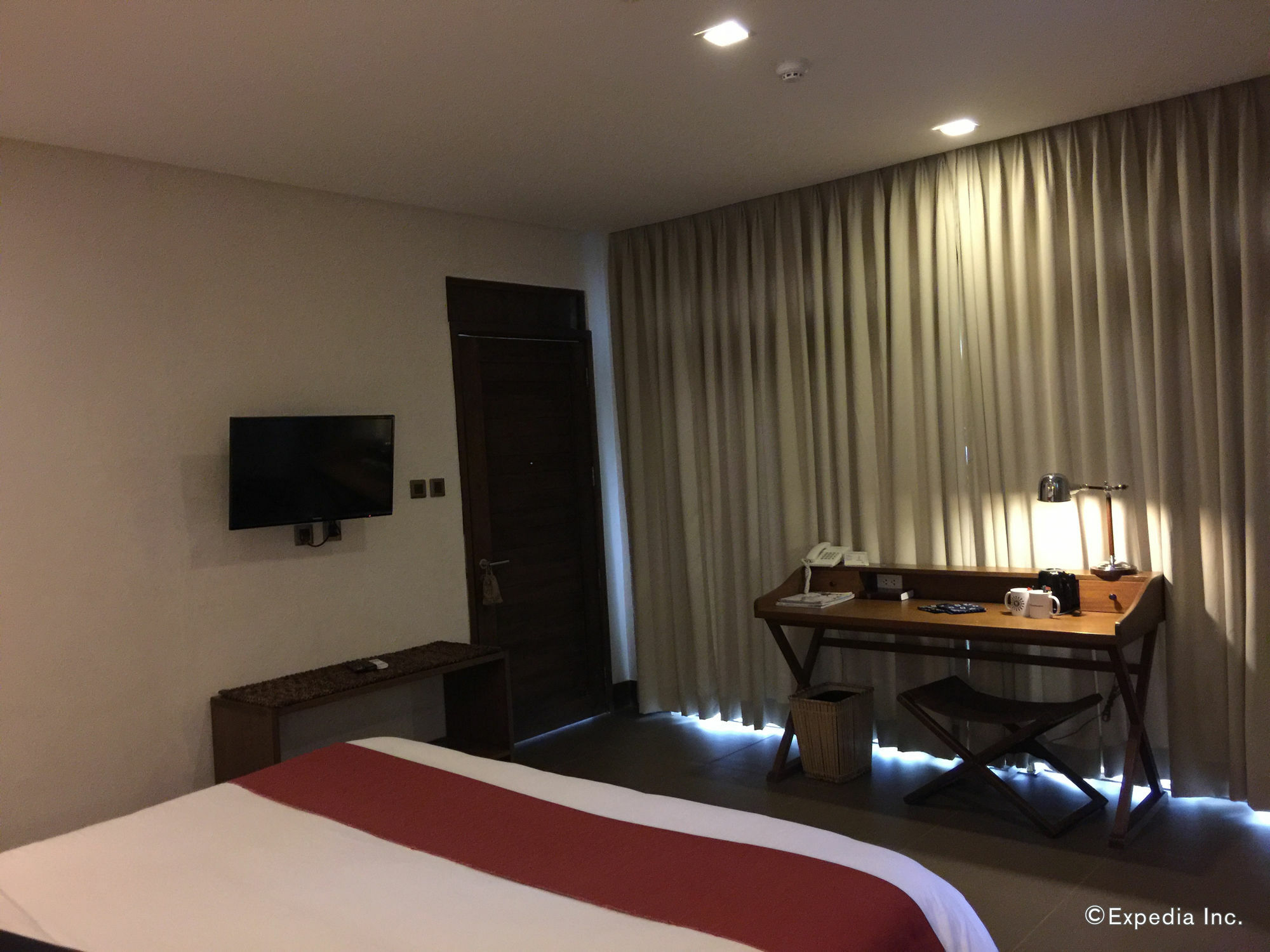 เดอะ ฟันนี ไลอ้อน Hotel โกรอน ภายนอก รูปภาพ