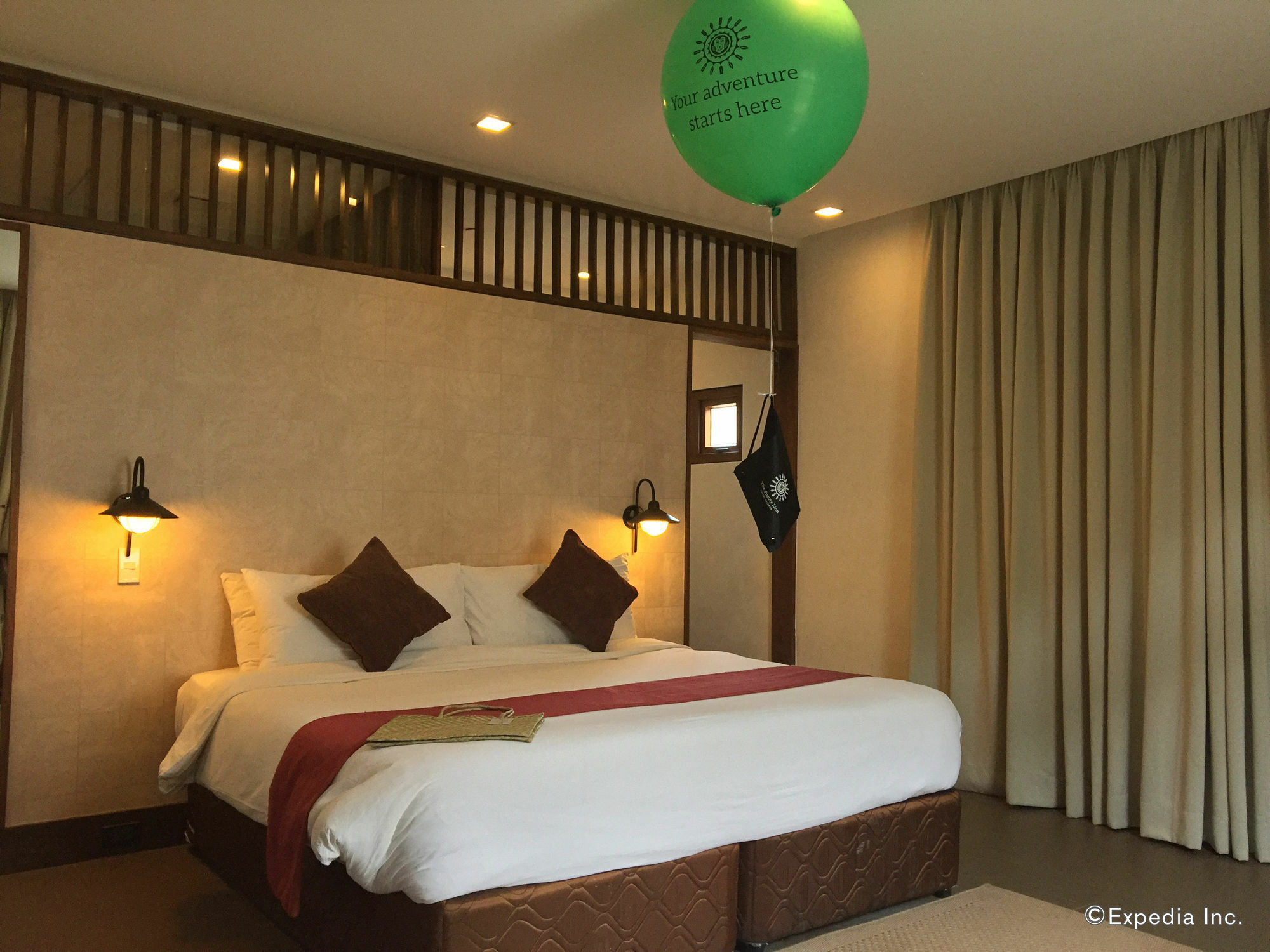 เดอะ ฟันนี ไลอ้อน Hotel โกรอน ภายนอก รูปภาพ