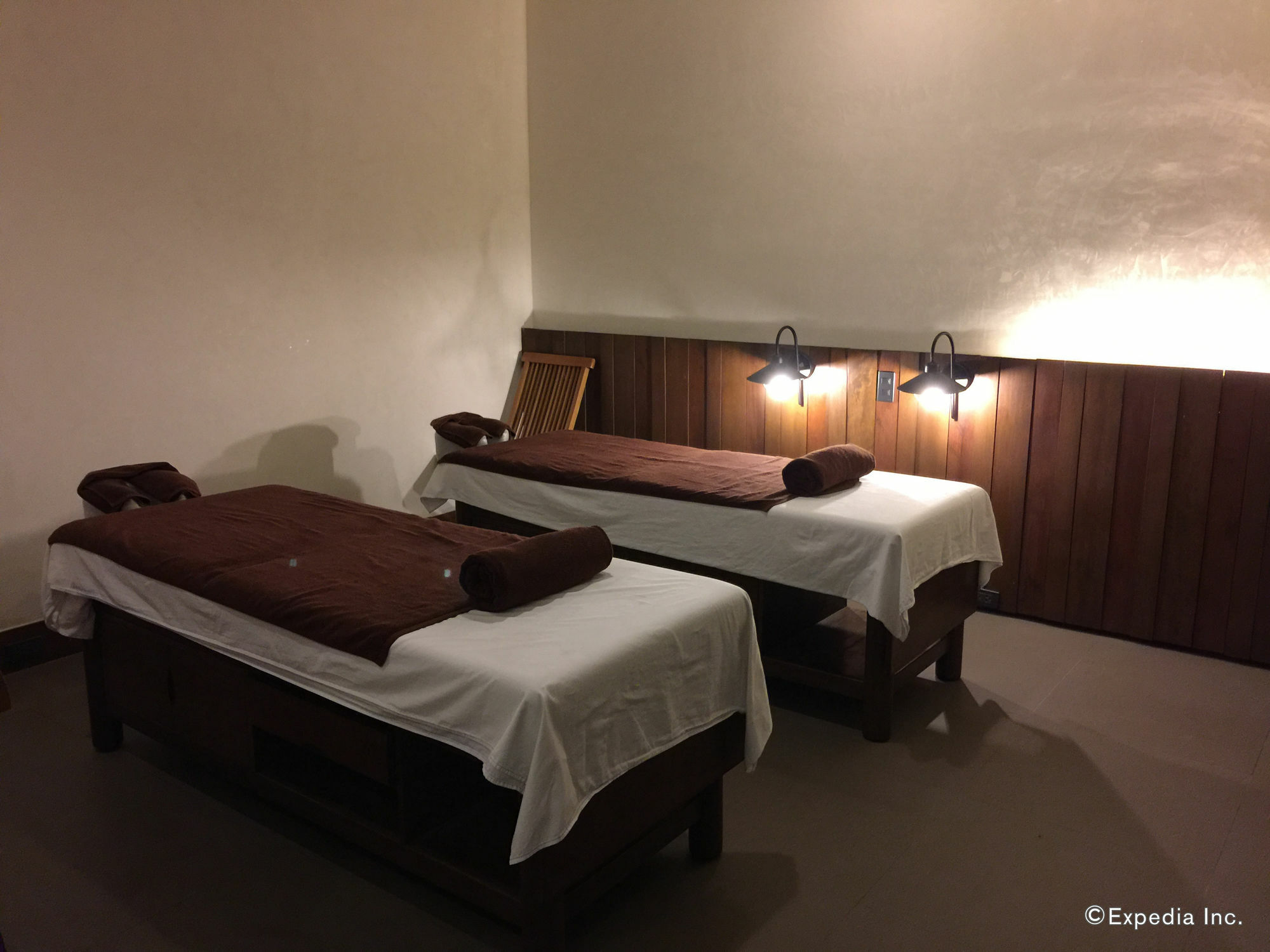 เดอะ ฟันนี ไลอ้อน Hotel โกรอน ภายนอก รูปภาพ