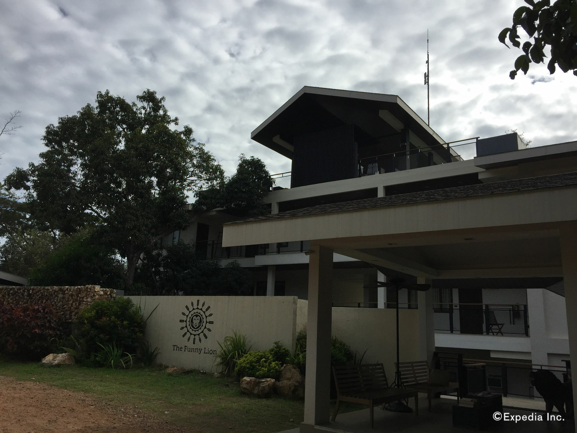 เดอะ ฟันนี ไลอ้อน Hotel โกรอน ภายนอก รูปภาพ